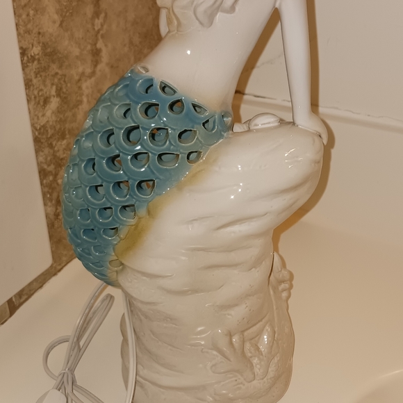 Brand new mermaid lamp from cracker barrel - Picture 4 of 12